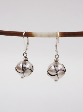 "Origami": Handgemachte Ohrringe aus Silber "Origami": Handgemachte Ohrringe aus Silber