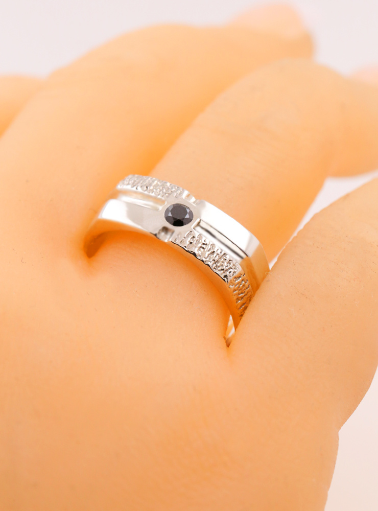 Square Dance: Ring aus 925er Silber mit schwarzem Diamanten