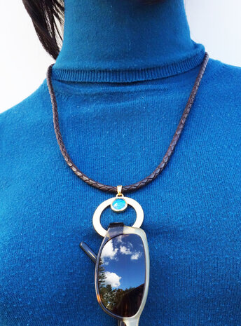 Eyecatcher: handgeschmiedeter Anhänger aus 925er Silber  vergoldet und Opaltriplette