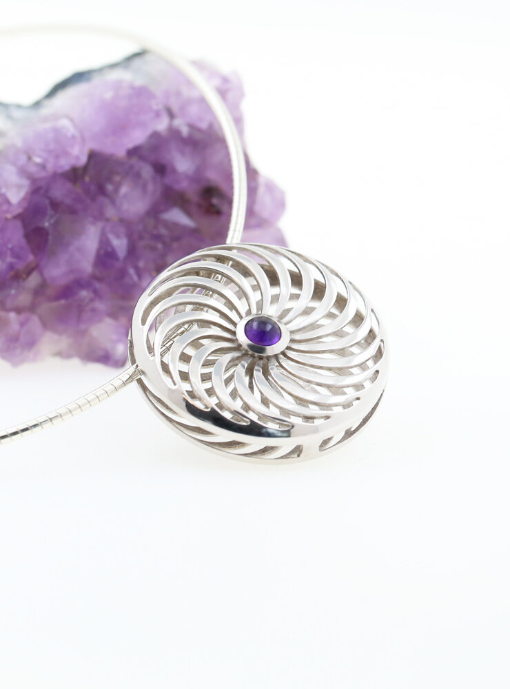 Rügen-Anhänger aus 925er Silber und Amethyst Rügen-Anhänger aus 925er Silber und Amethyst