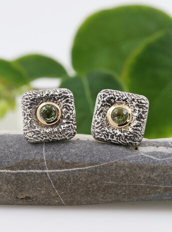Quadrat: Manschettenknöpfe aus 925er Silber, 750er Gelbgold und Peridot Quadrat: Manschettenknöpfe aus 925er Silber, 750er Gelbgold und Peridot