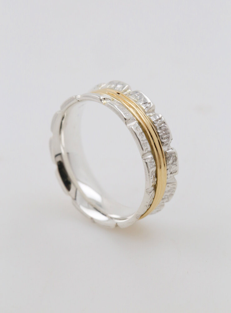 Bond: Ring aus 925er Silber und 750er Gold