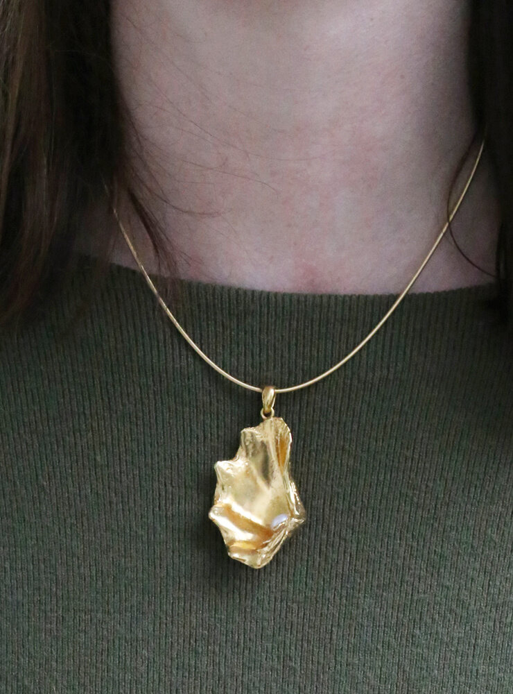 Muschel Anhänger aus 925er Silber vergoldet mit Perle Muschel Anhänger aus 925er Silber vergoldet mit Perle