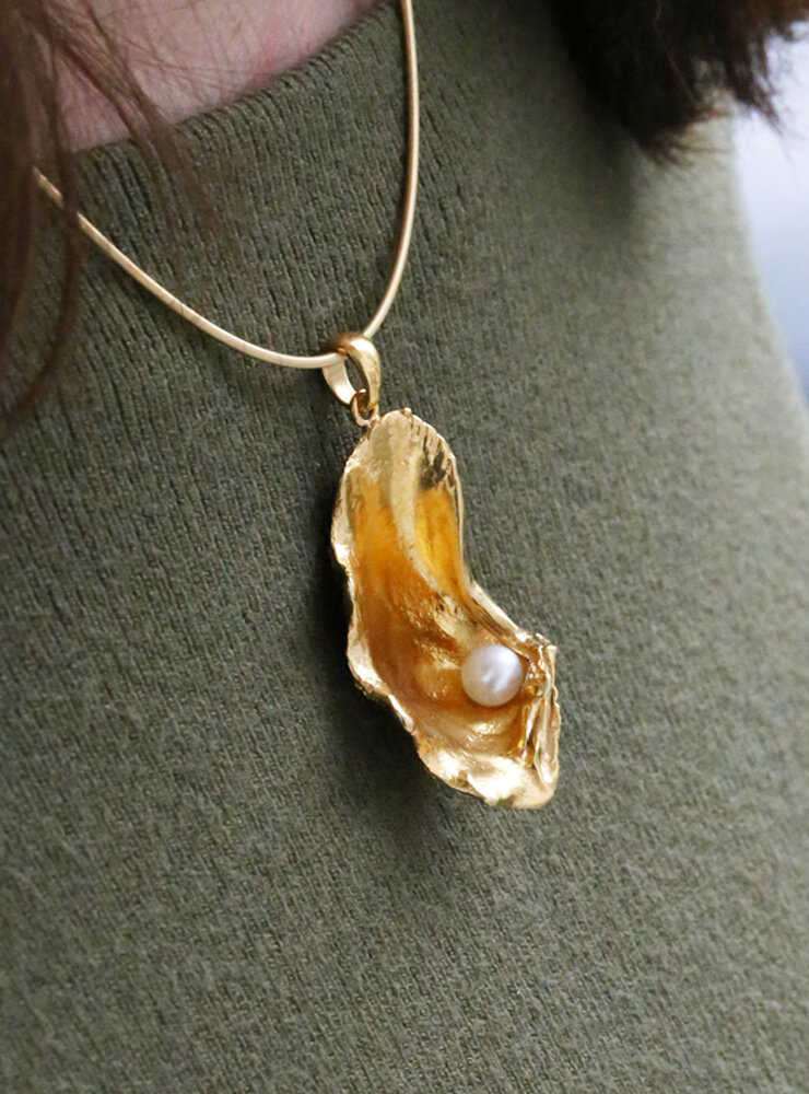 Muschel Anhänger aus 925er Silber vergoldet mit Perle Muschel Anhänger aus 925er Silber vergoldet mit Perle