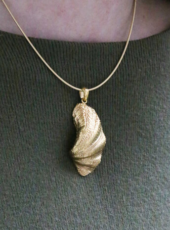 Muschel Anhänger aus 925er Silber vergoldet mit Perle Muschel Anhänger aus 925er Silber vergoldet mit Perle