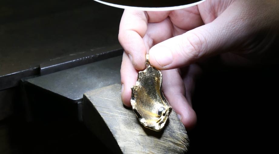Was ist handgemachter Schmuck?