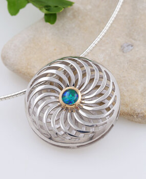 Rügen-Anhänger Bicolor Opaltriplette Rügen-Anhänger Bicolor Opaltriplette