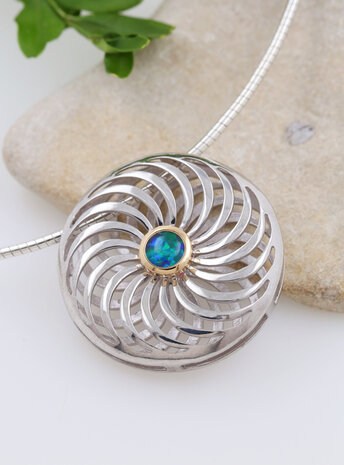 Rügen-Anhänger aus 925er Silber, 750er Gold und Opaltriplette