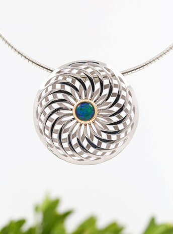 Rügen-Anhänger aus 925er Silber, 750er Gold und Opaltriplette