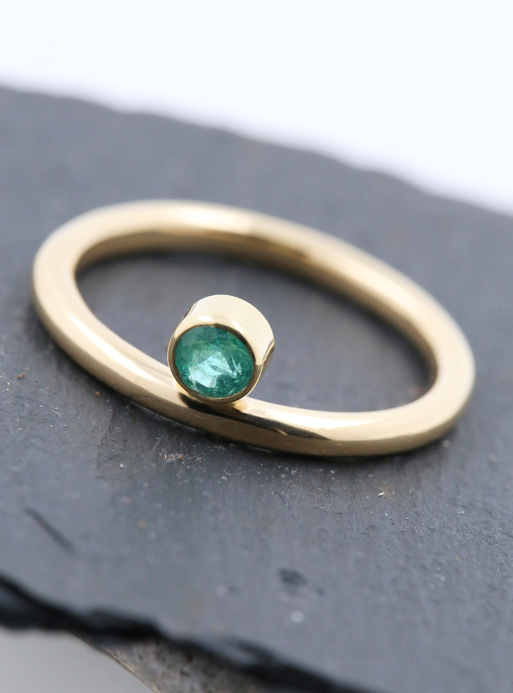 Ring "Ringlein 2" Gold Smaragd