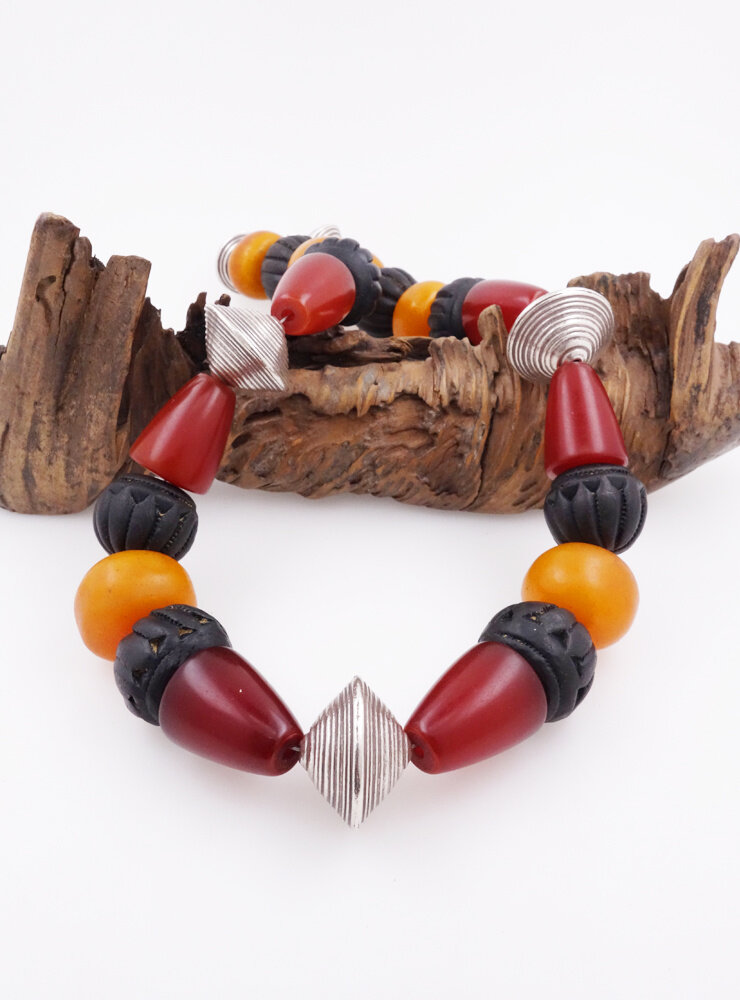 Unikat Halskette aus Bakelit, Keramik und Silberelementen Unikat Halskette aus Bakelit, Keramik und Silberelementen