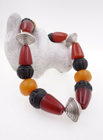 Unikat Halskette aus Bakelit, Keramik und Silberelementen Unikat Halskette aus Bakelit, Keramik und Silberelementen