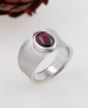 Ring Tosca Silber Granat Ring Tosca Silber Granat