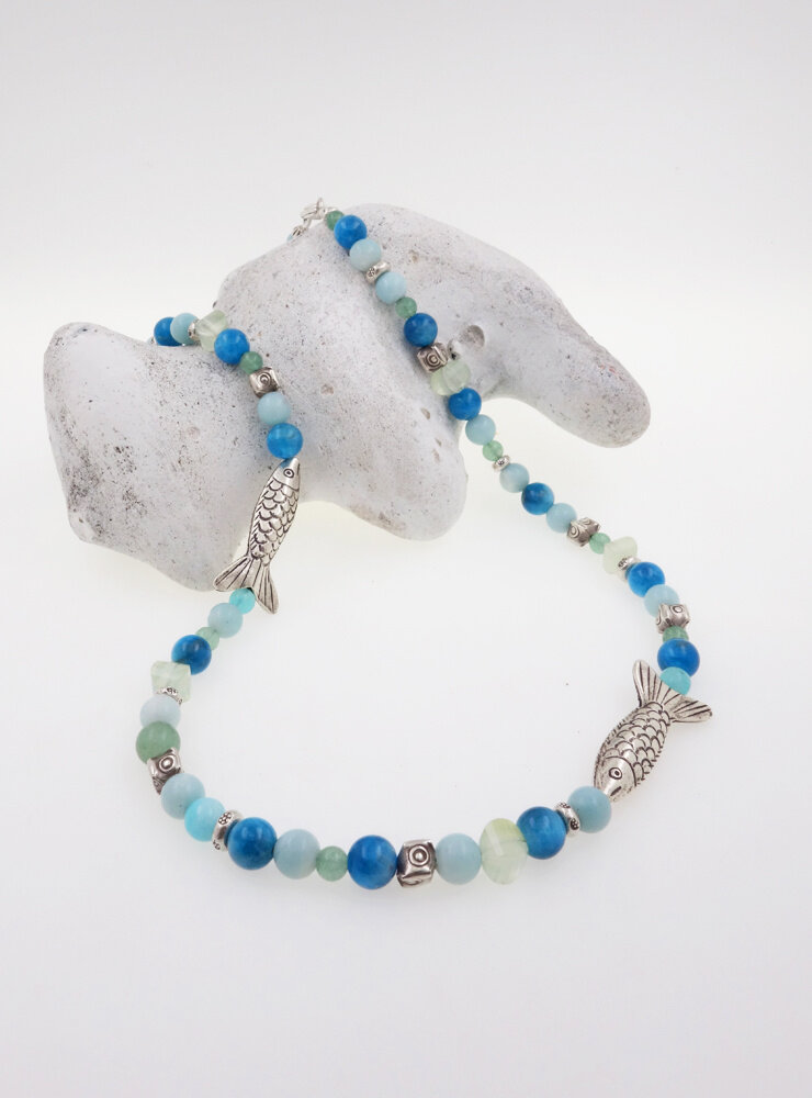 Halskette aus Apatit, Amazonit, Aventurin, Prehnit und handgemachten Silbererlementen Halskette aus Apatit, Amazonit, Aventurin, Prehnit und handgemachten Silbererlementen