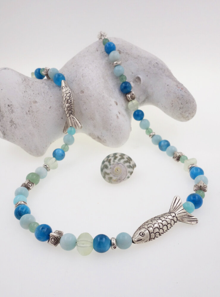 Halskette aus Apatit, Amazonit, Aventurin, Prehnit und handgemachten Silbererlementen Halskette aus Apatit, Amazonit, Aventurin, Prehnit und handgemachten Silbererlementen