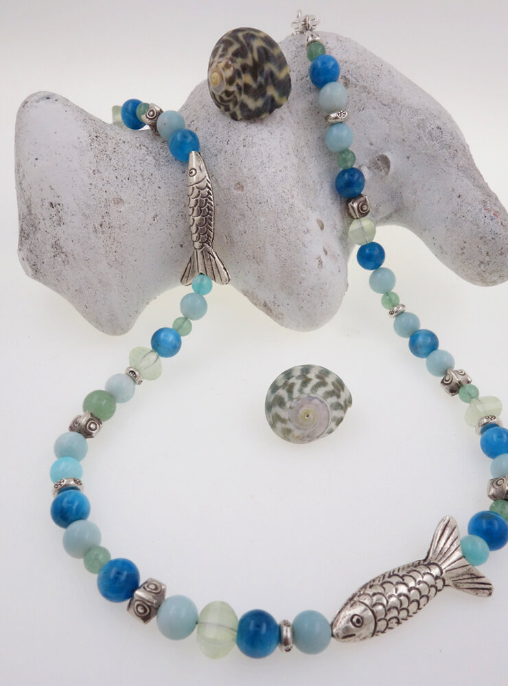 Halskette aus Apatit, Amazonit, Aventurin, Prehnit und handgemachten Silbererlementen Halskette aus Apatit, Amazonit, Aventurin, Prehnit und handgemachten Silbererlementen