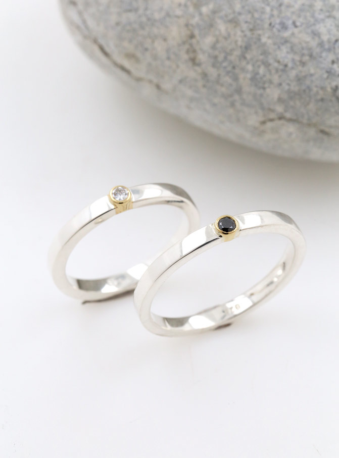 "Schmales Band": Ring aus 925er Silber, 750er Gold und weißem Diamant