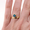 Liane: Ring aus 750er Gold und Opaltriplette Liane: Ring aus 750er Gold und Opaltriplette