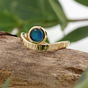 Liane: Ring aus 750er Gold und Opaltriplette Liane: Ring aus 750er Gold und Opaltriplette