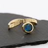 Liane: Ring aus 750er Gold und Opaltriplette Liane: Ring aus 750er Gold und Opaltriplette