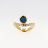 Liane: Ring aus 750er Gold und Opaltriplette Liane: Ring aus 750er Gold und Opaltriplette