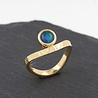 Liane: Ring aus 750er Gold und Opaltriplette Liane: Ring aus 750er Gold und Opaltriplette