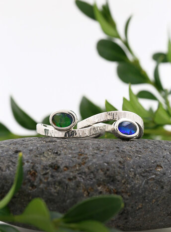 Liane: Ring aus 925er Silber und Opaltriplette Liane: Ring aus 925er Silber und Opaltriplette