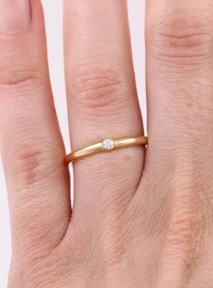 Ringlein 1: Ring aus 750er Gold und Diamant Ringlein 1: Ring aus 750er Gold und Diamant