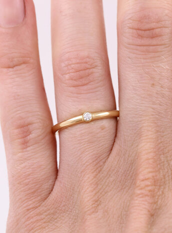 Ringlein 1: Ring aus 750er Gold und Diamant Ringlein 1: Ring aus 750er Gold und Diamant
