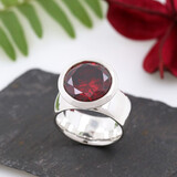 Ring Prunkstück Granatrot Ring Prunkstück Granatrot