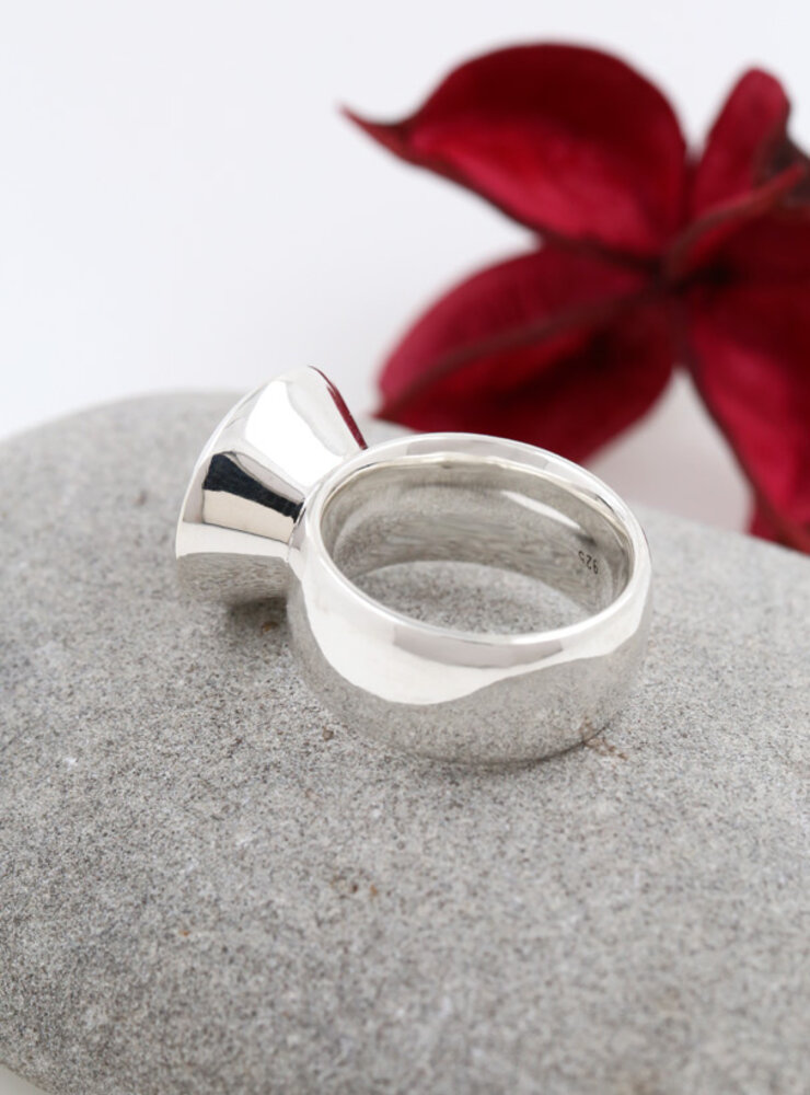 Prunkstück Granatrot: Ring aus 925er Silber, Cubic Zirkonia