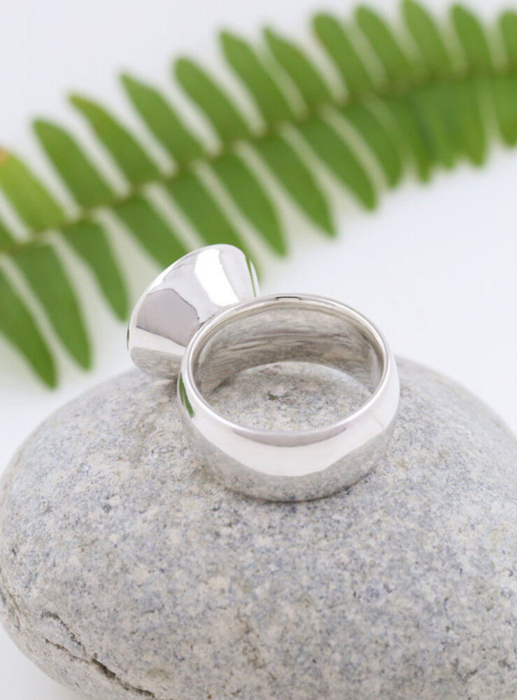 Prunkstück Rubinrot: Ring aus 925er Silber und Cubic Zirkonia