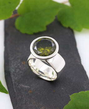 Ring Prunkstück  Peridotgrün Ring Prunkstück  Peridotgrün