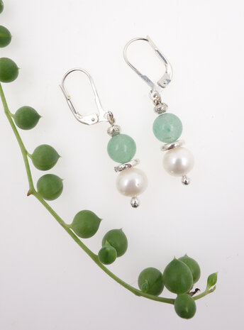 Ohrringe aus Aventurin, Süßwasserperle und Silber Ohrringe aus Aventurin, Süßwasserperle und Silber