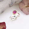 Binzer Bucht: Ring aus 750er Gold, 925er Silber und Rhodolith Binzer Bucht: Ring aus 750er Gold, 925er Silber und Rhodolith