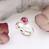 Binzer Bucht: Ring aus 750er Gold, 925er Silber und Rhodolith Binzer Bucht: Ring aus 750er Gold, 925er Silber und Rhodolith
