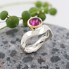 Binzer Bucht: Ring aus 750er Gold, 925er Silber und Rhodolith Binzer Bucht: Ring aus 750er Gold, 925er Silber und Rhodolith