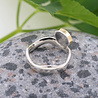 Binzer Bucht: Ring aus 750er Gold, 925er Silber und Rhodolith Binzer Bucht: Ring aus 750er Gold, 925er Silber und Rhodolith