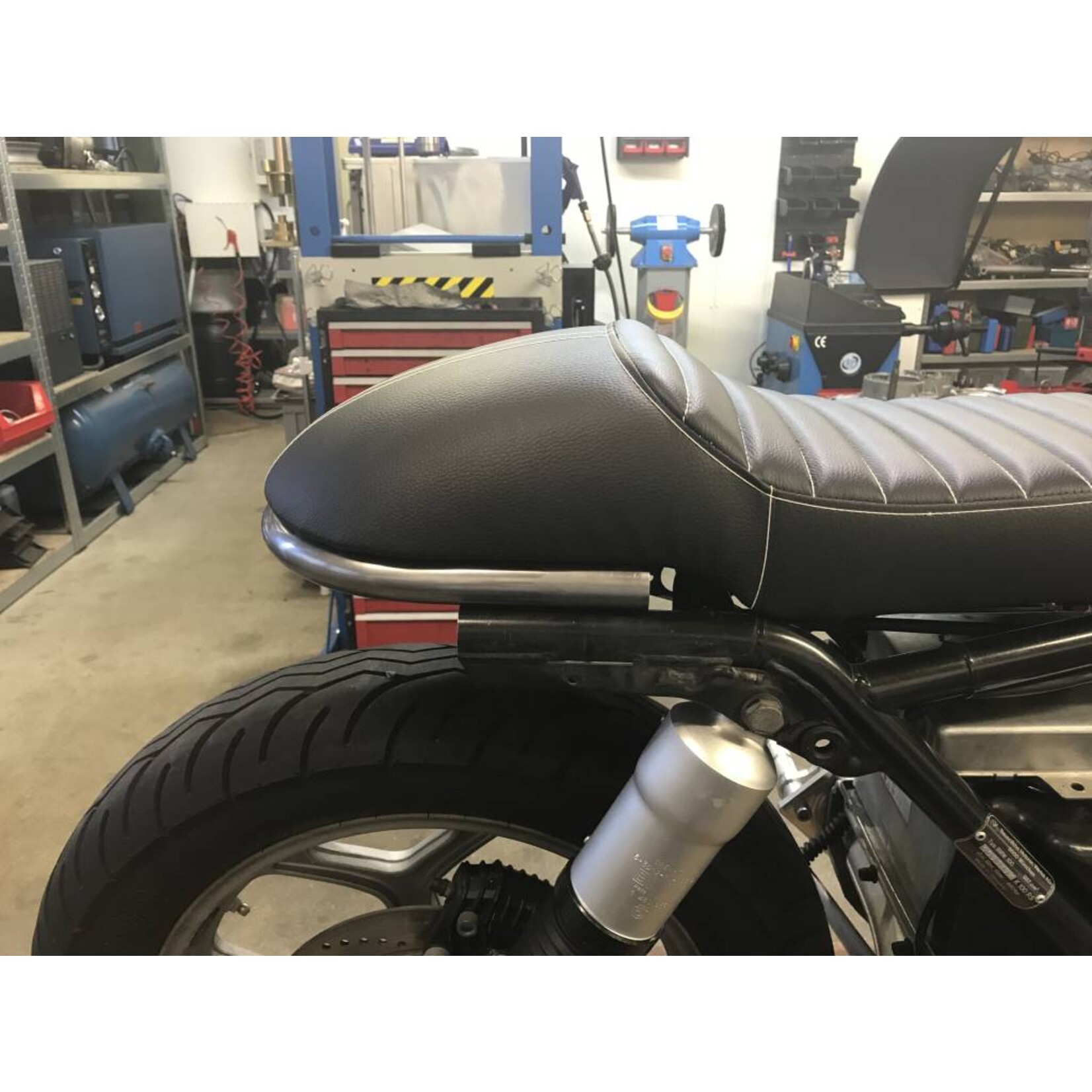 Sitzbank Cafe Racer rund BMW K75-K100-K1100