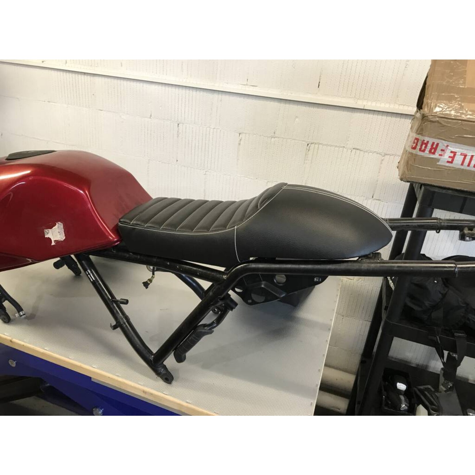 Sitzbank Cafe Racer rund BMW K75-K100-K1100