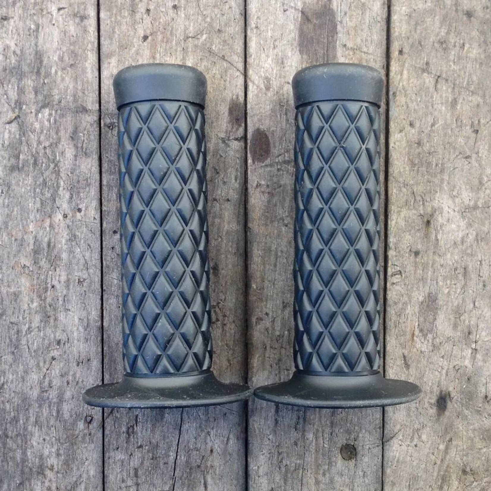 Biltwell Biltwell Lenkergriffe "Thruster" 25.4mm schwarz