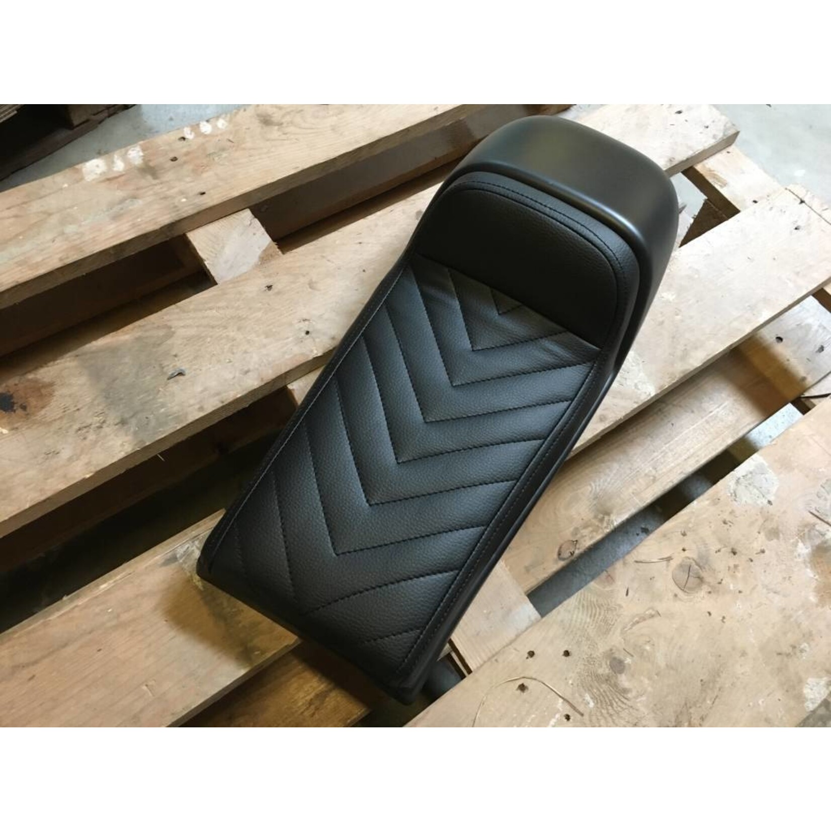 C.Racer C. Racer Sitzbank "V wie Vendetta" schwarz Typ 57 universal