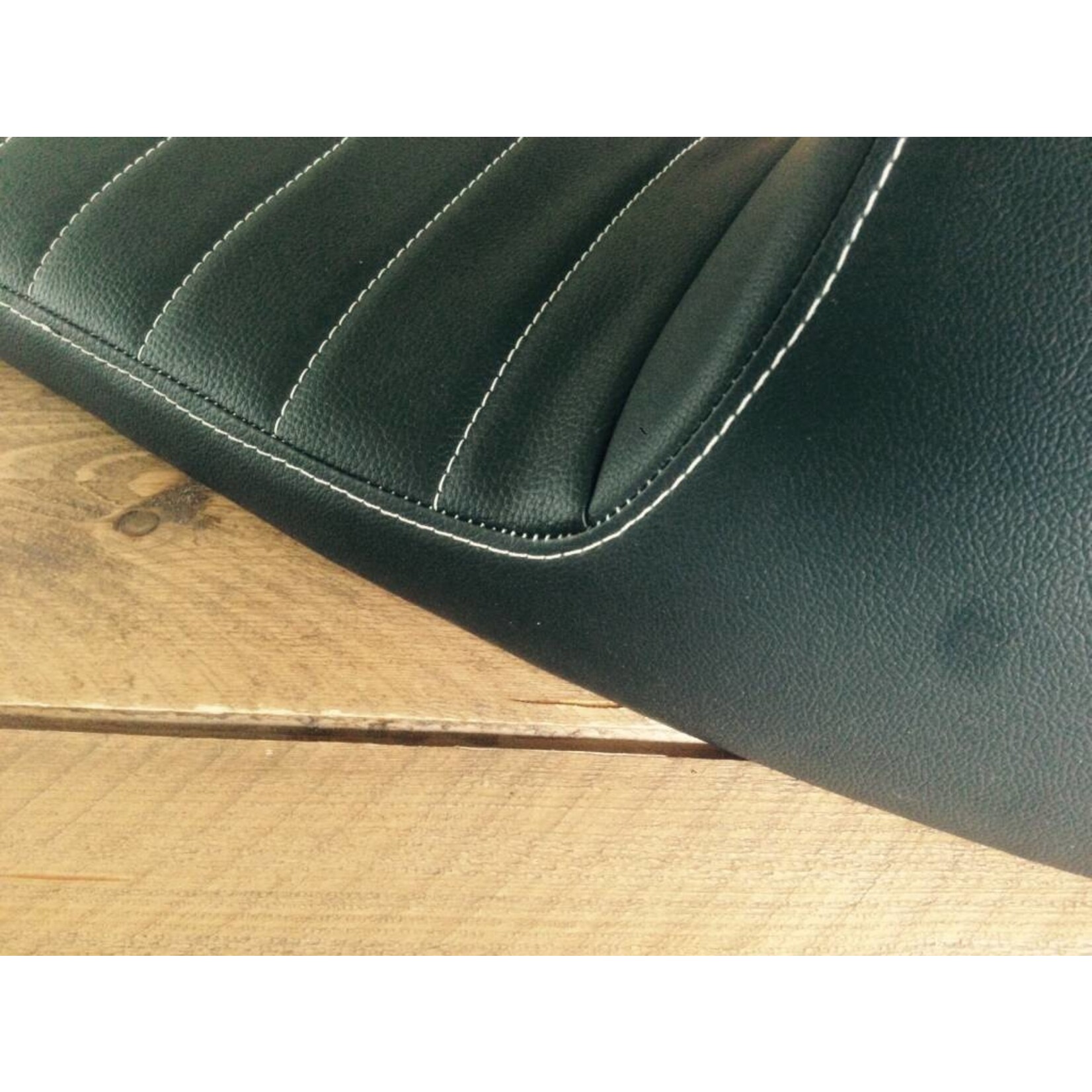 C.Racer C. Racer Sitzbank "Tuck n' Roll" schwarz mit weissen Nähten Typ 45
