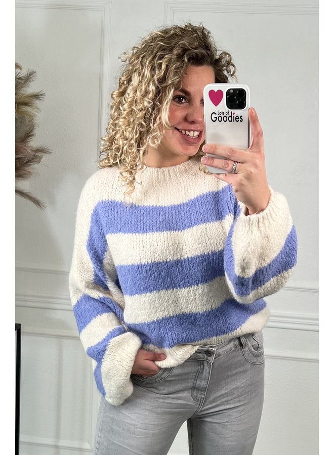Cozy Knitted Striped Sweater - Creme/Blue