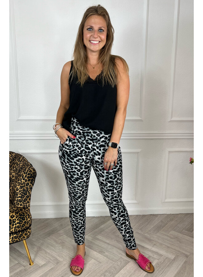 Curvy Comfy Leopard Pants - Grey/Black