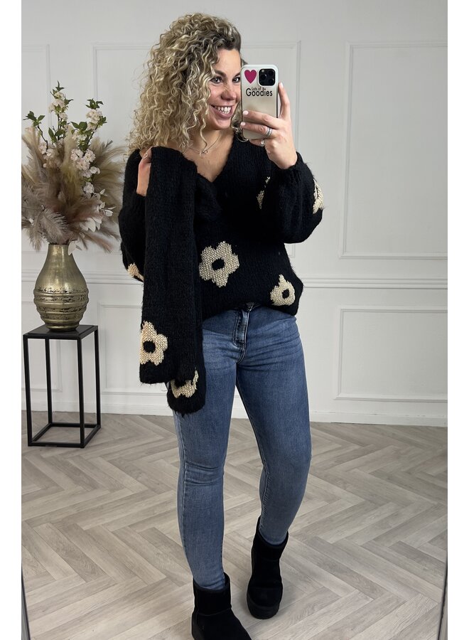 Cozy Flower Knitted Sweater - Black/Gold
