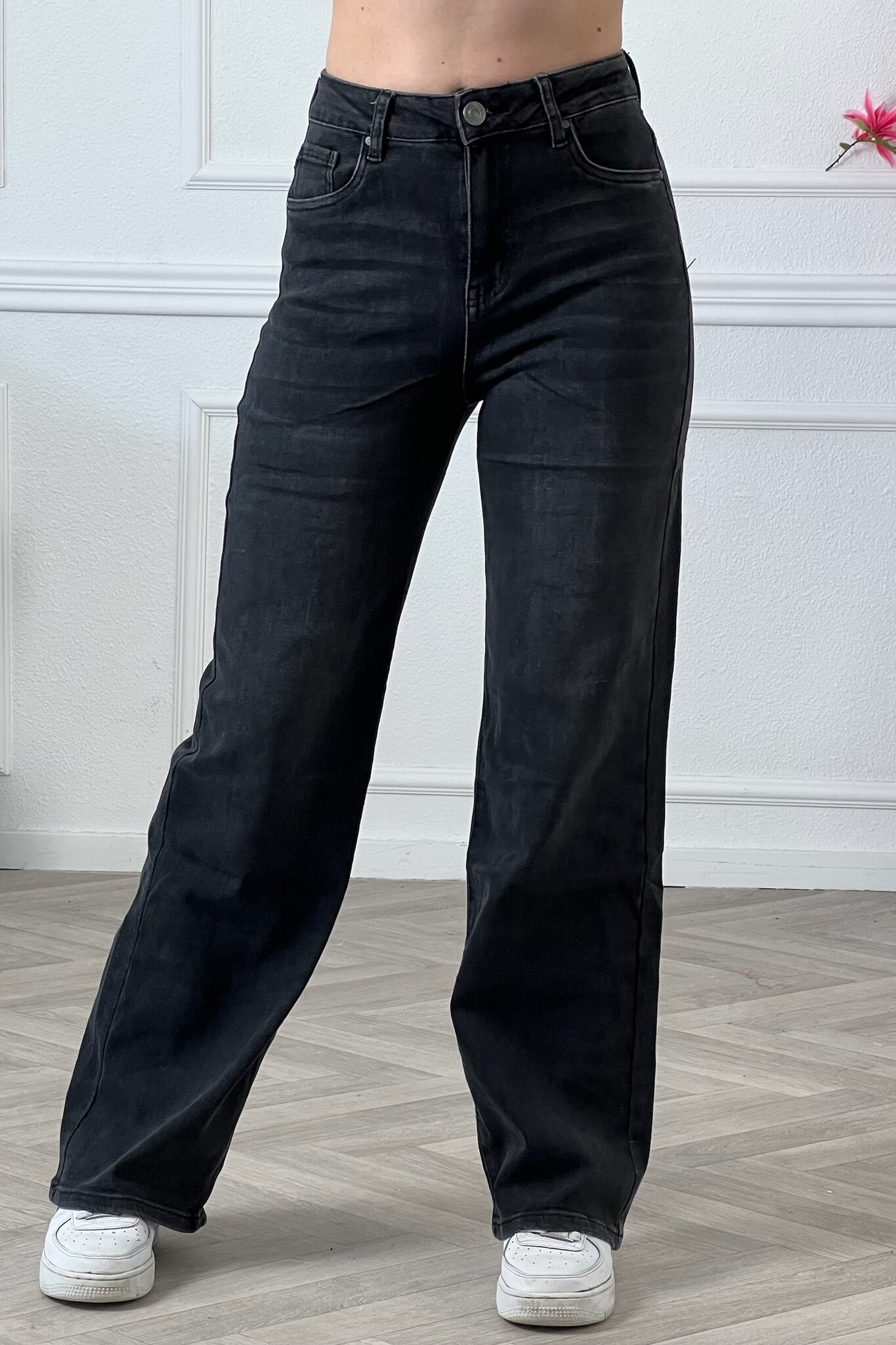 Scottie Wide-Leg Jean Washed Black