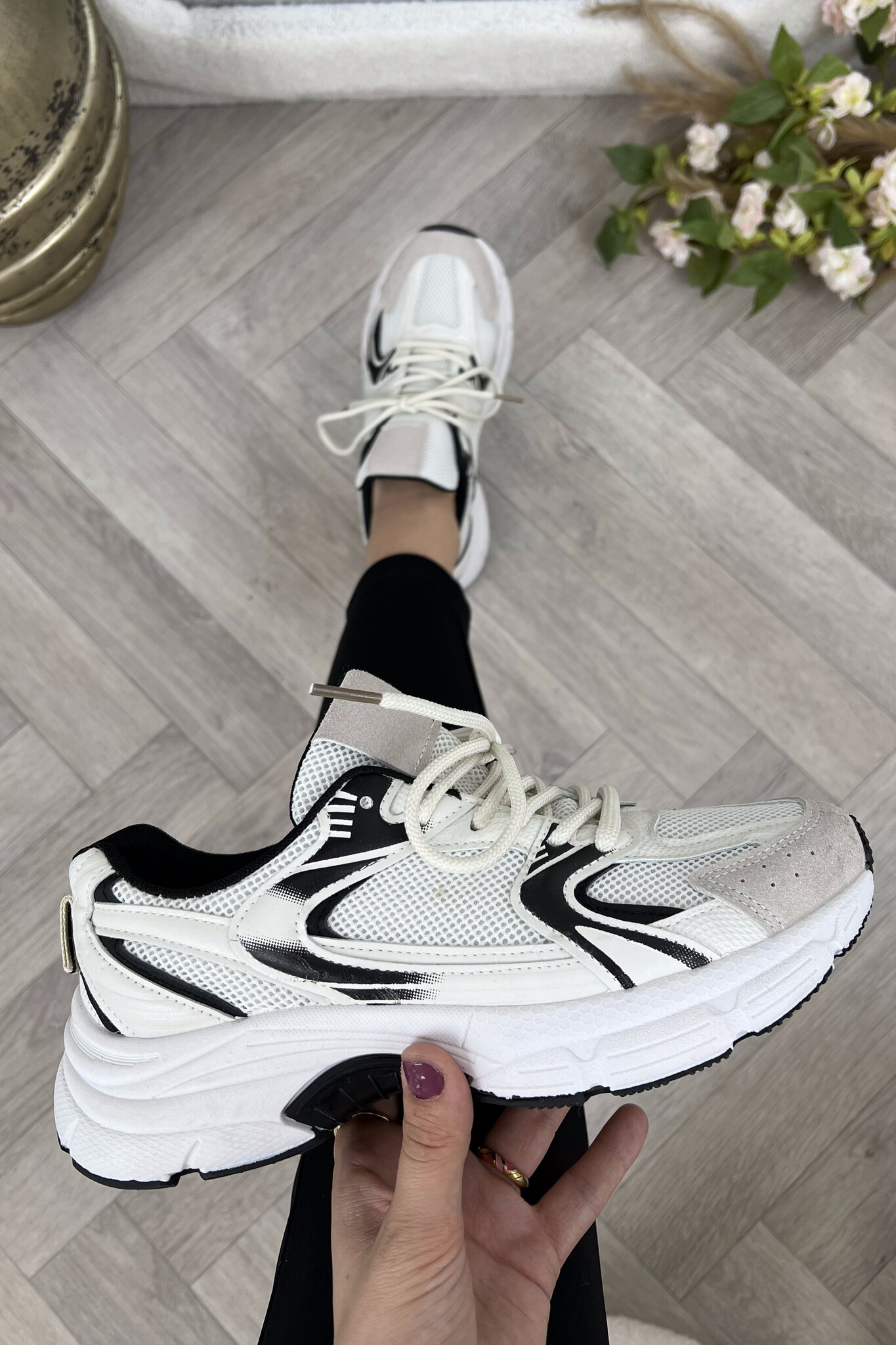 Perfect Basic Sneaker - Beige/Black - Lots of Goodies