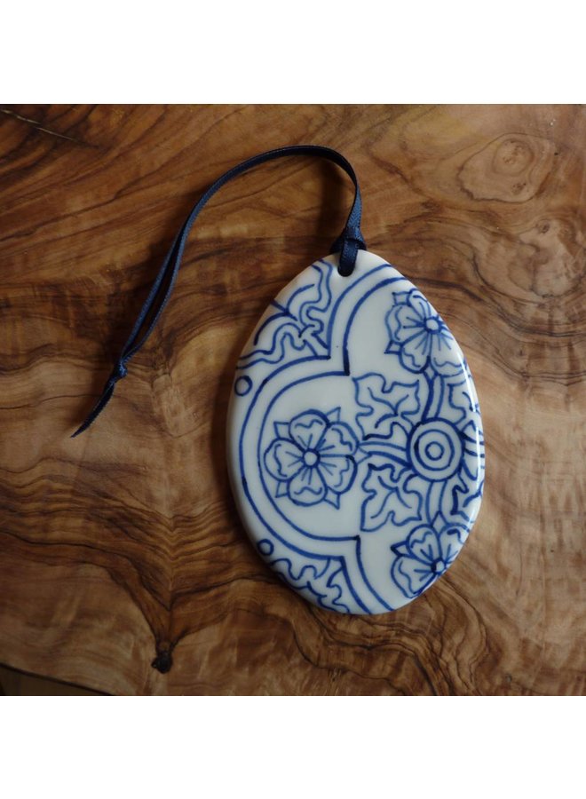 Oval Ceramic Decoration Med. 060