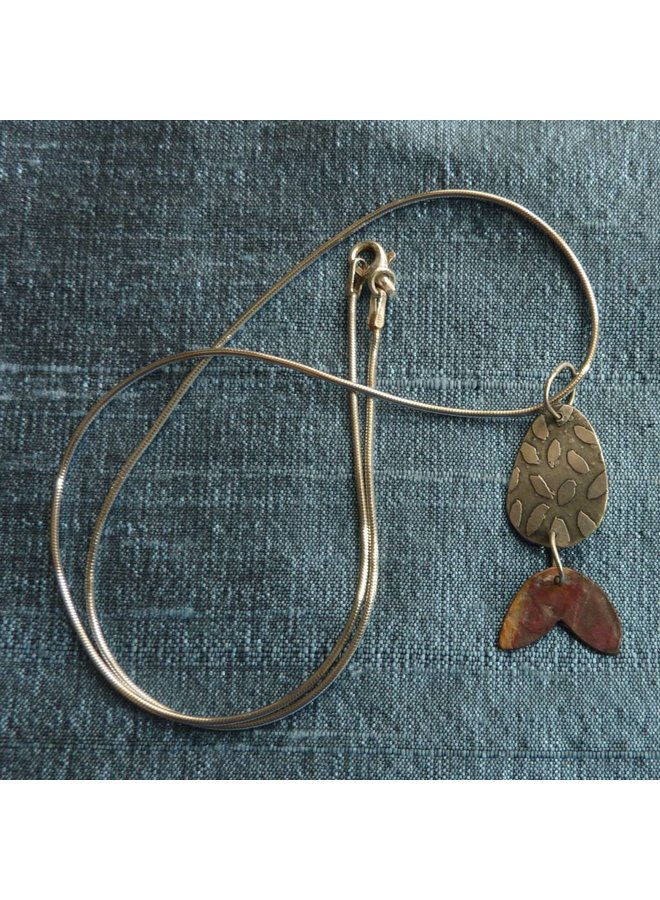 Disc Blätter geätzt Silber & Rot Kupfer Halskette